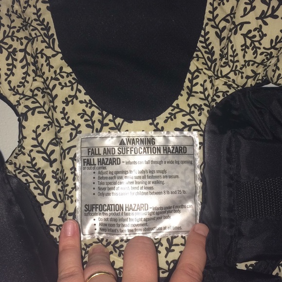 Front Carrying Infantino Baby Carrier - Picture 3 of 3